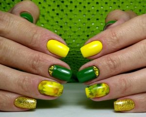 зеленый маникюр с желтым
