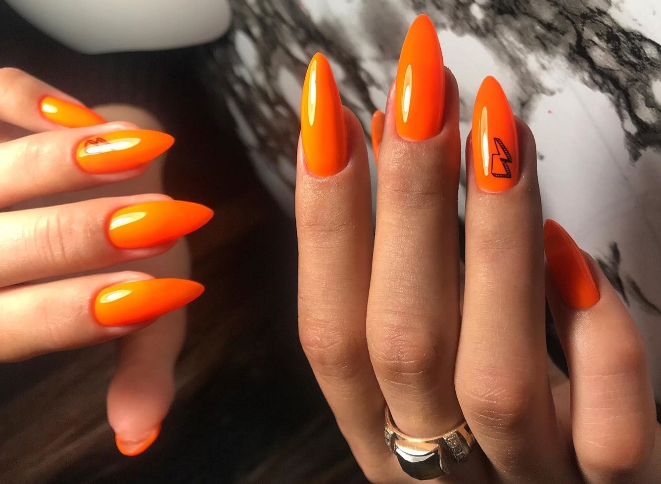 маникюр оранжевый на длинные ногти