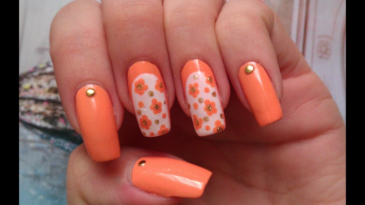 цветочный маникюр с оранжевым